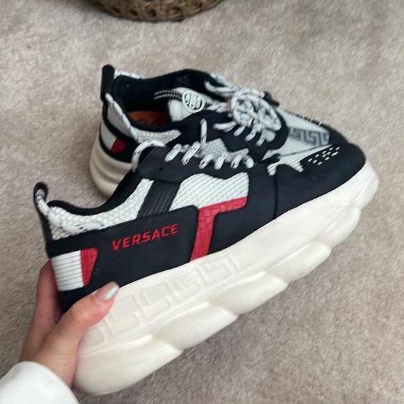 Versace Chain Reaction 2
Black Red - Picture 2 of 5